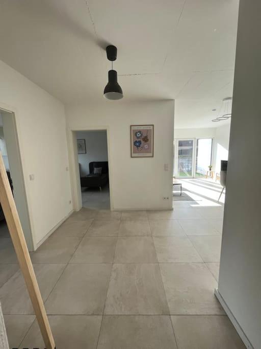 3 Zw 95 M2 Neubau Kostenlos Parkplatz Im Hof Apartment