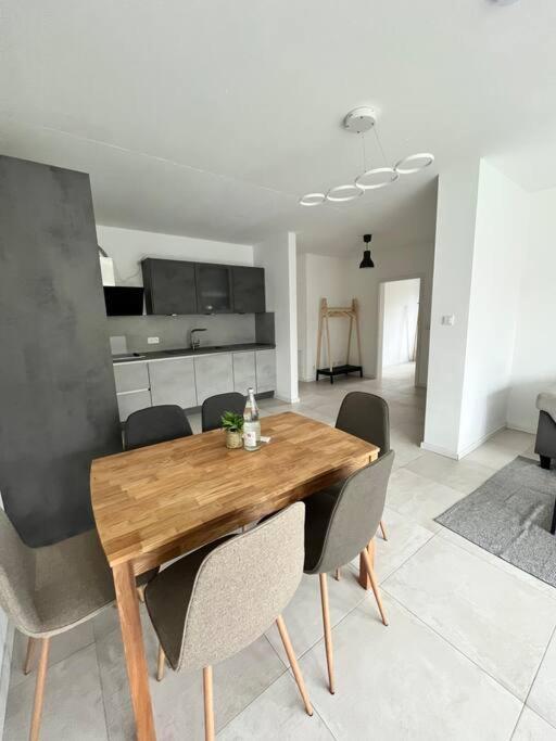 Apartment 3 Zw 95 M2 Neubau Kostenlos Parkplatz Im Hof Kitzingen