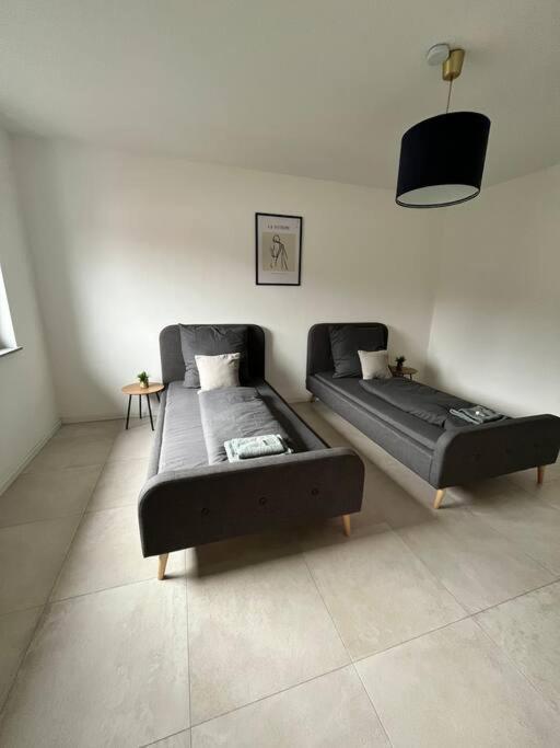 3 Zw 95 M2 Neubau Kostenlos Parkplatz Im Hof Appartement *