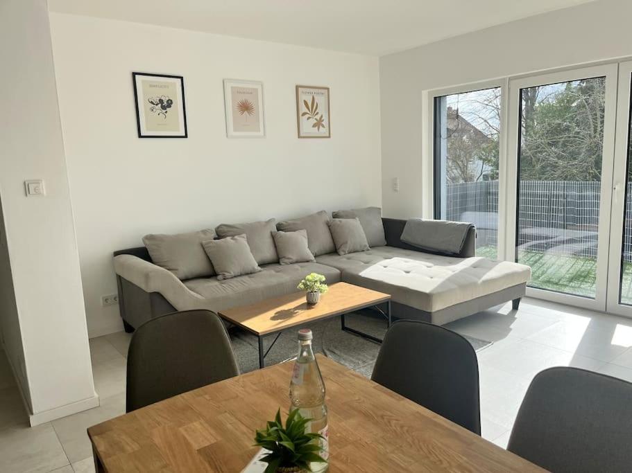 3 Zw 95 M2 Neubau Kostenlos Parkplatz Im Hof Appartement *